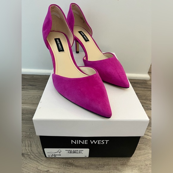 Nine West Pointy Toe Kitten Heels. 
5.5, (fits like 6), Pink Suede. NEVER worn! - Picture 4 of 7